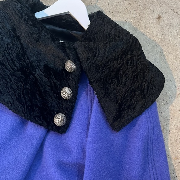 Todoruk Periwinkle Faux-Fur-Collar Wool Coat - Picture 3 of 11